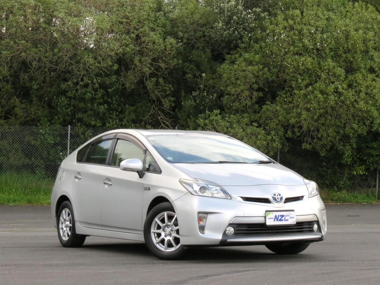NZC 2012 Toyota Prius just arrived to Auckland